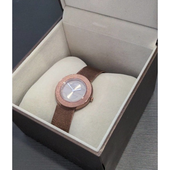 Gucci Women\'s Swiss U-Play Brown PVD Mesh Bracelet Watch 29mm w Box main image 7
